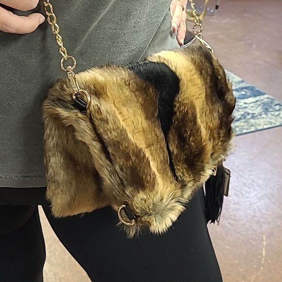 Hello 3 am Bengal faux fur convertible crossover - Picture 2 of 9